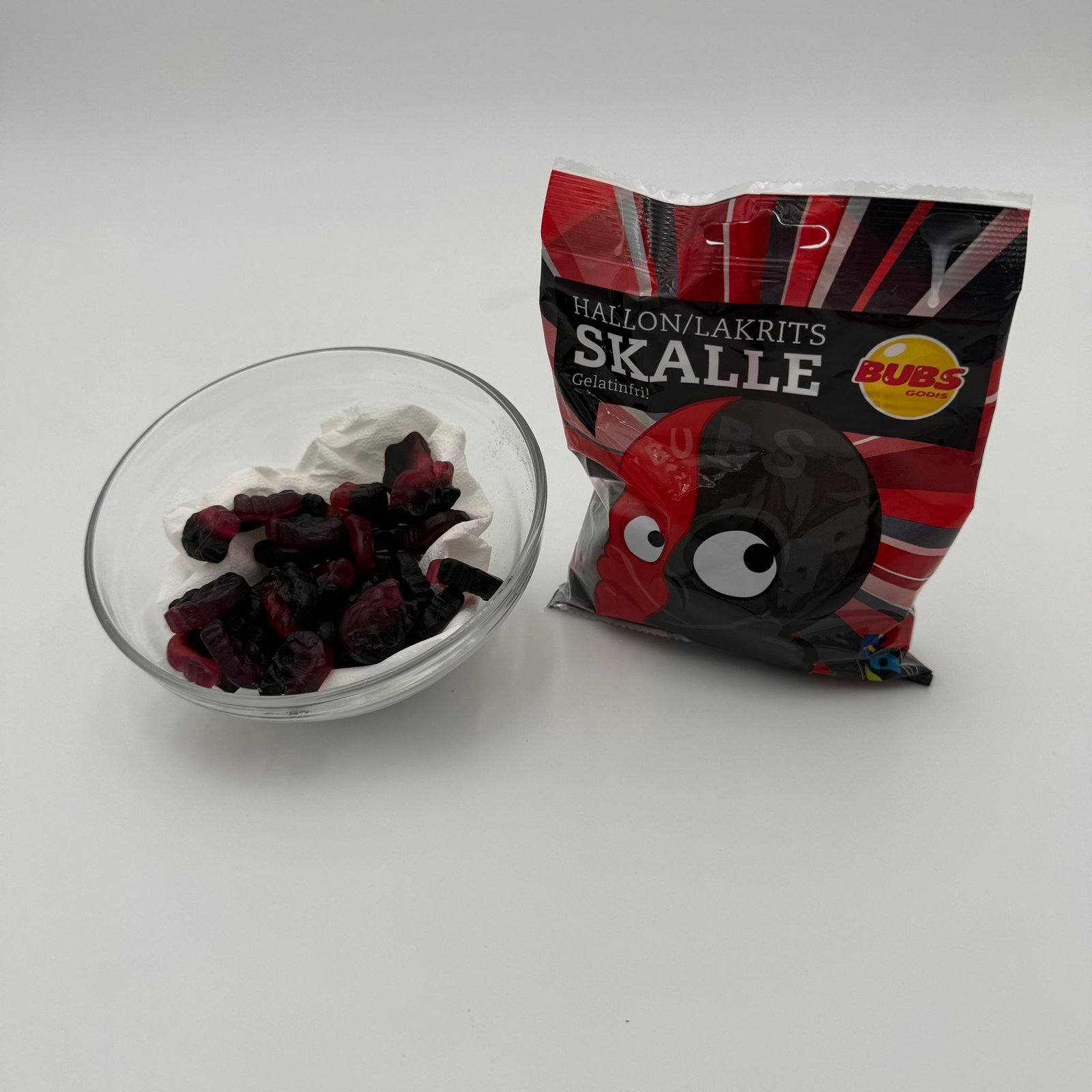 Swedish Candy - Bubs Raspberry/Licorice Skulls 90g